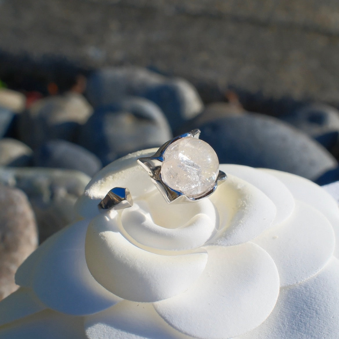 Natural Intragranular Crystal Ring with Rutile Quartz