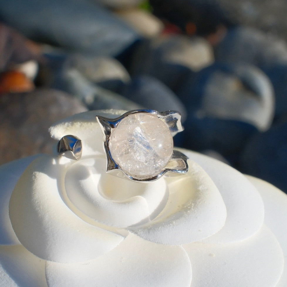 Natural Intragranular Crystal Ring with Rutile Quartz