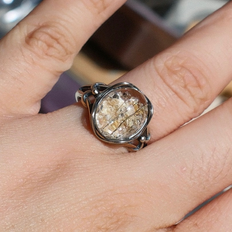 Natural Intragranular Crystal Ring with Rutile Cohabiting Phantom Crystal