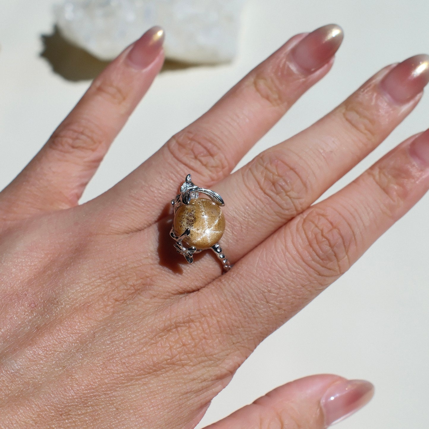 Phlogopite in Quartz with Hexagram Effect