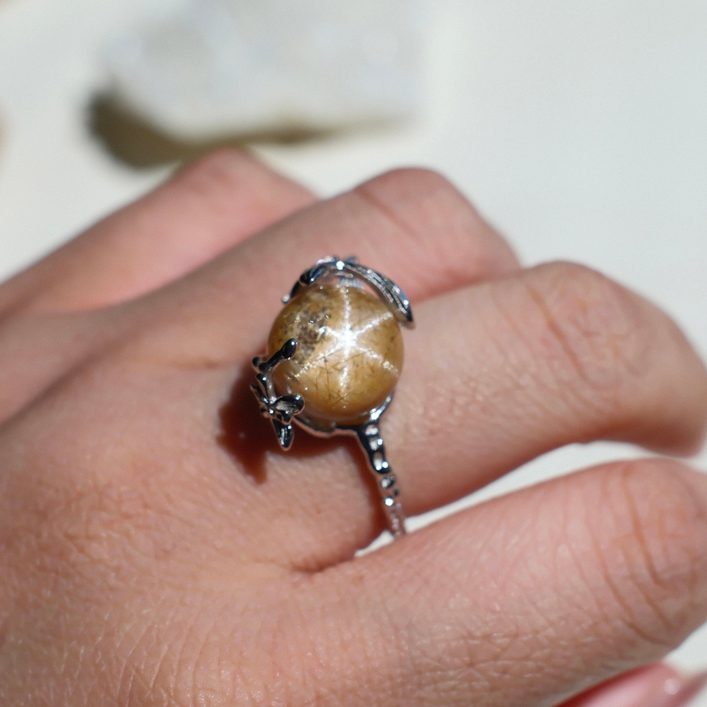 Phlogopite in Quartz with Hexagram Effect